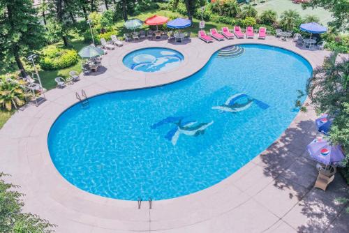 Islands District Resort | Relax at Silvermine Beach Resort: Oceanfront & Family-Friendly