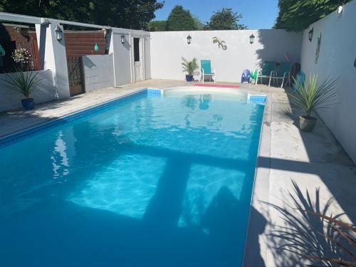 Helford Passage Other | Charming Silverspring Glamping Retro Caravan Near Pool