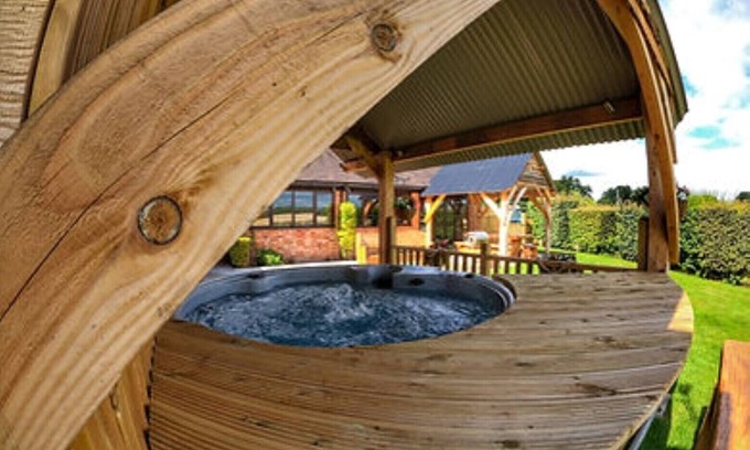 Maidwell House | Family-Friendly Retreat at Silverstar Barn Awaits You