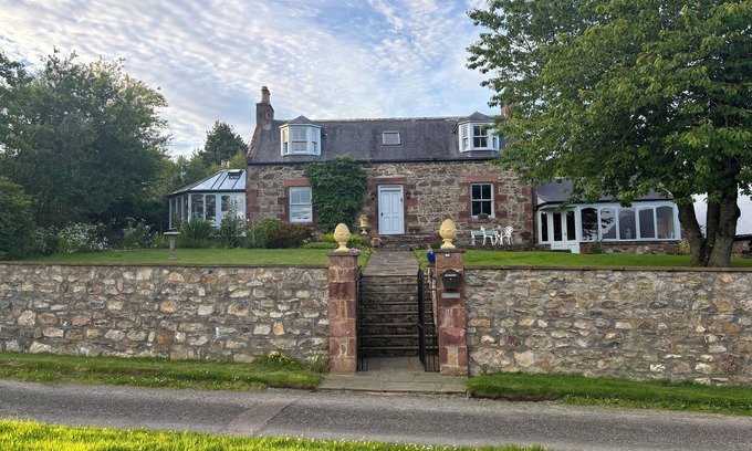 Turriff Bed & Breakfast | Serene Silverstripe B&B: Comfort in a Peaceful Cottage