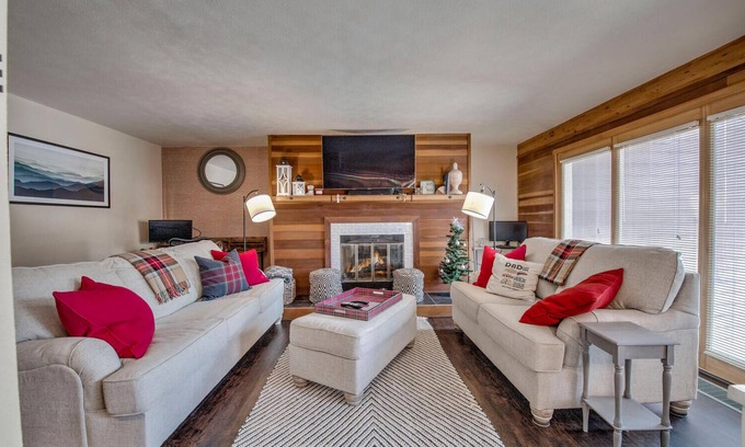 Wildernest Condo | Silverthorne Condo with Mountain Views, Pool & Spa Access