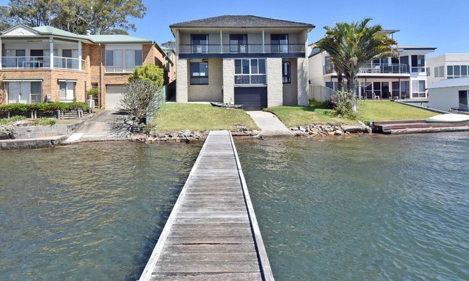 Silverwater House | Discover Silverwater Serenity Shores: Waterfront Bliss Awaits