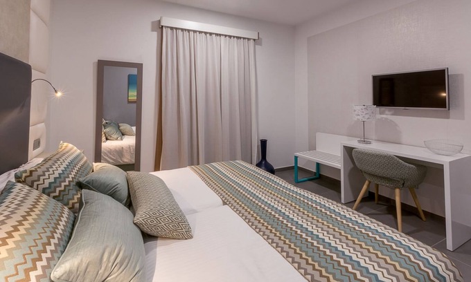 Playa del Ingles Hotel | Elegant Silvi Villas by TAM Resorts - Top-Rated Family Getaway