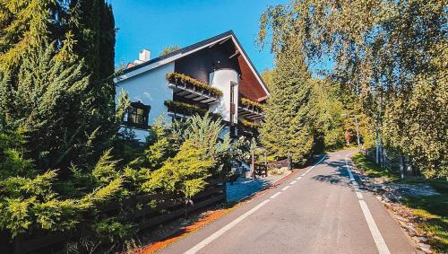 Poiana Brasov House | Cozy Silvia Chalet with Pool and Family-Friendly Amenities