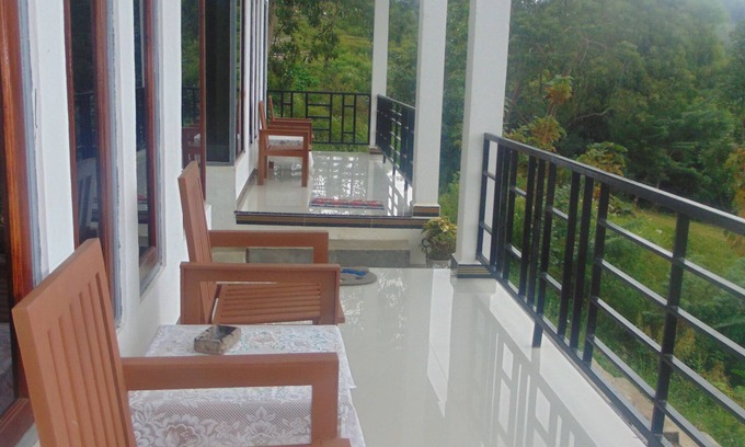 Moni House | Cozy Sima Homestay: Family-Friendly with Breakfast Included