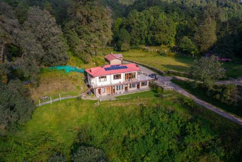 Almora Cabin | Family-Friendly Simba Cafe & Lodge: Rated 8.2/10!