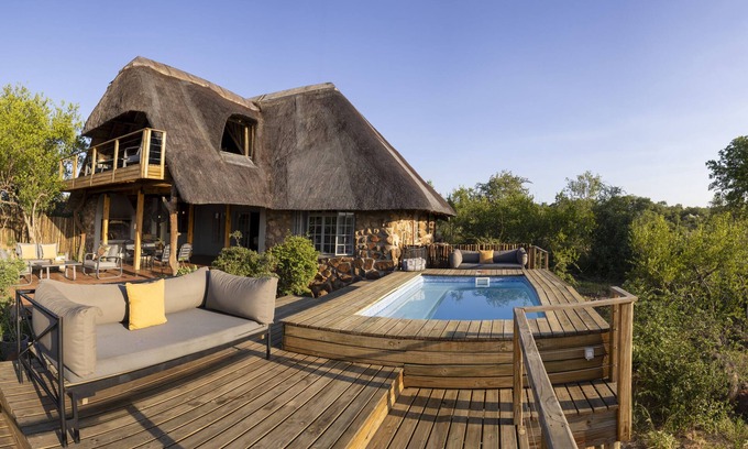 Thorny Bush Game Reserve Cottage | Experience Nature at Simbavati Mvubu with Pool & Breakfast