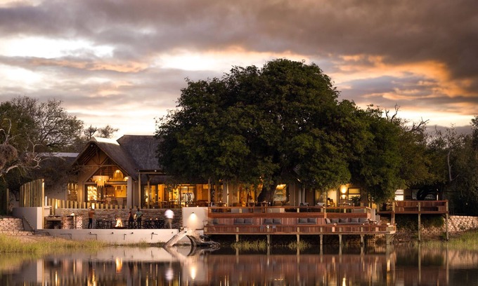 Thorny Bush Game Reserve Cabin | Unforgettable Stay at Simbavati Waterside: 4-Star Retreat