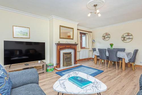 Beaumaris House | Child-Friendly Retreat at Simdde Wen - Guest Rated 10/10