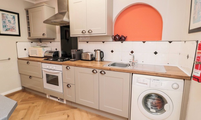 Rothbury House | Elegant Simonside Apartment with Spa & Breakfast Included