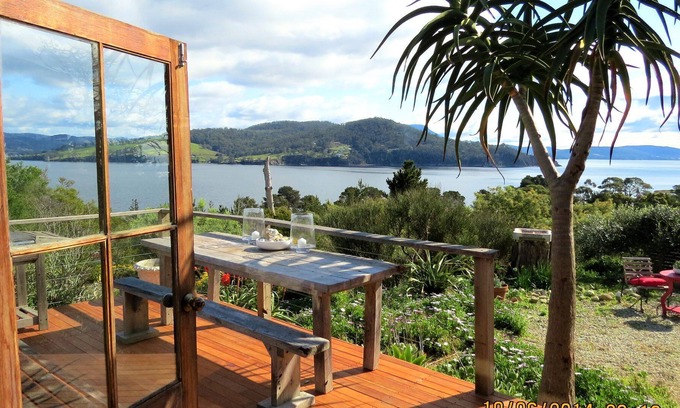 Dennes Point Cottage | Simple cottage with charm, character and exceptional views
