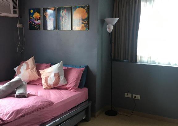 Ermita Apartment | Cozy 1 Bedroom Near US Embassy with Oceanfront Pool