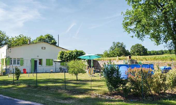 Chapdeuil House | Simple house in a small village in beautiful countryside, ideal for families.