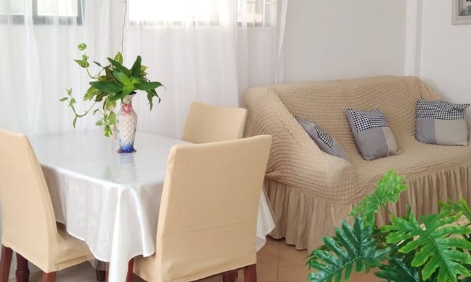 St. George's Apartment | Experience Local Living with Breakfast and Kitchen Access