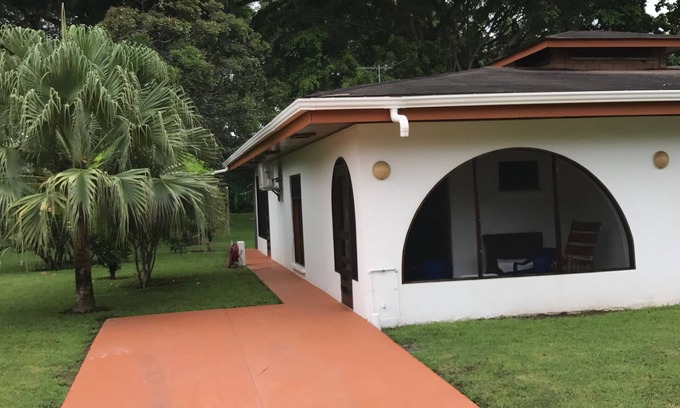Parrita Condo | Budget-Friendly Stay with Ocean Views in Playa Palo Seco
