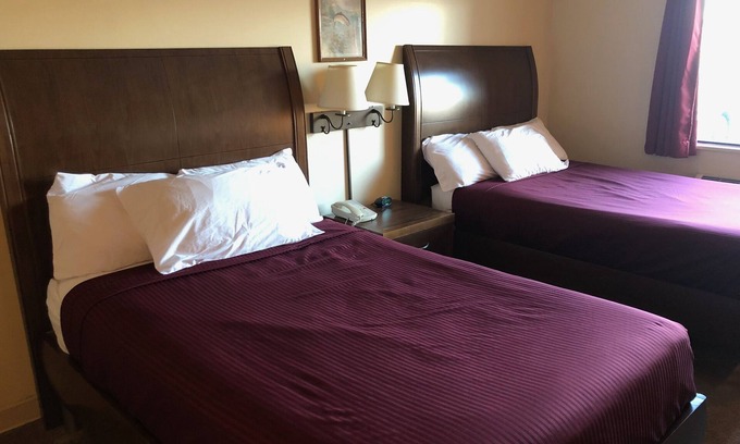 Shelbina Hotel | Cozy Stay at Simple Rewards Inn Shelbina with Breakfast