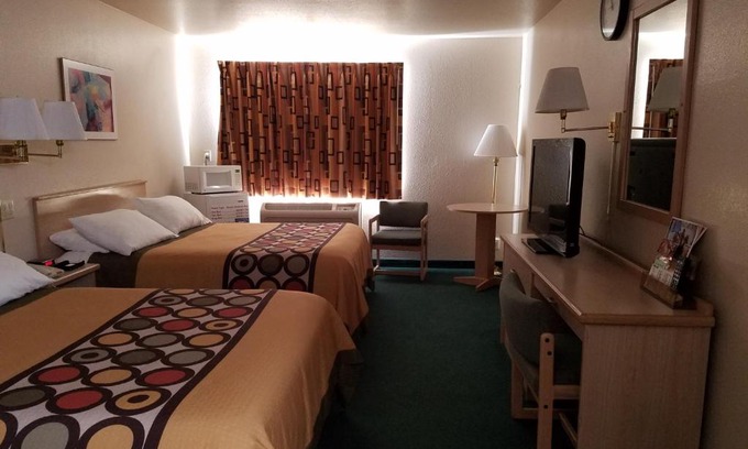 Guymon Hotel | Affordable Simple Rewards Inn with Family-Friendly Amenities