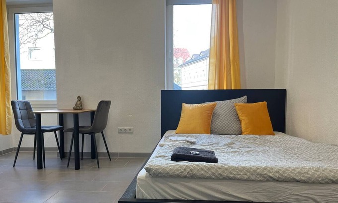 Innenstadt-West Apartment | Modern Suite at Simplex Apartments am Euro with Kitchen & Breakfast
