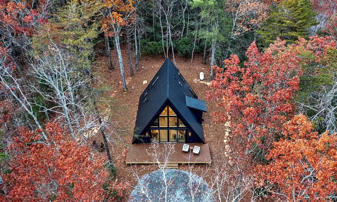 Ellijay Cabin | Discover a Stylish Mountain Retreat in East Ellijay
