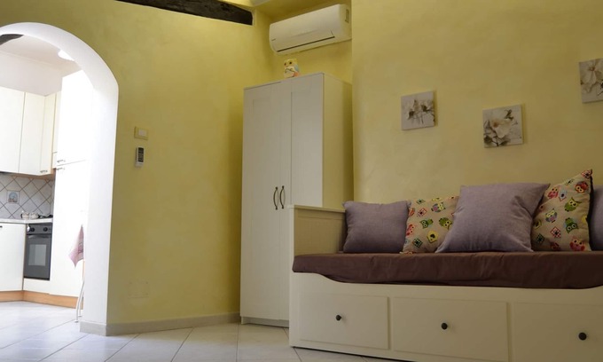 Tivoli Apartment | Simplistic Apartment in Tivoli near Forest & Supermarket with Heating