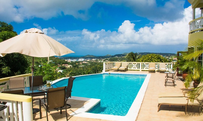 Marisule Apartment | Heavenly Two-Bedroom Apartment with Pool and Ocean Views