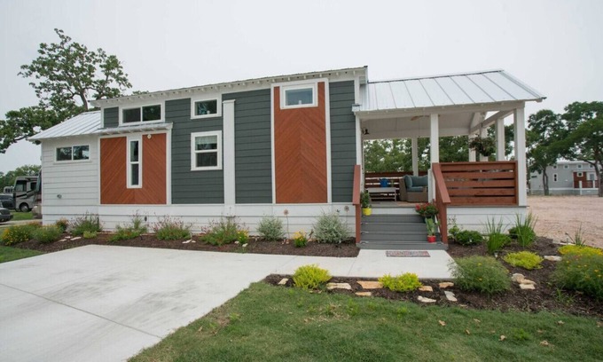 Austin House | Unique Tiny Home in Austin with Pet-Friendly Amenities