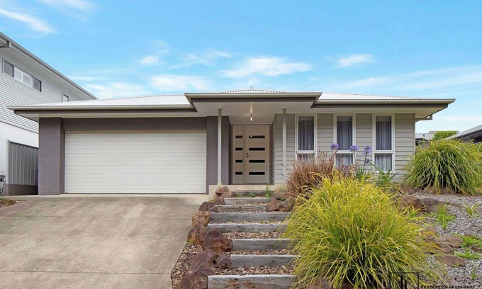 Malua Bay House | Oceanfront Escape at Simply Sylvan - Guest Rated 10/10