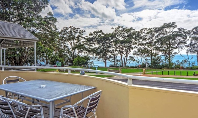 Huskisson Apartment | Top-Rated Getaway - Enjoy Pool, Kitchen & Free Parking