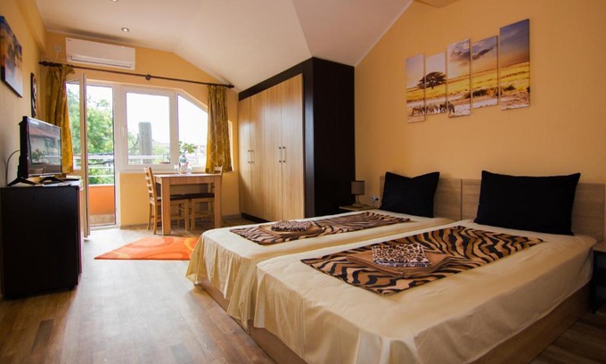 Plovdiv Center House | Cozy Stay at SimplyComfy: Breakfast & Family Friendly