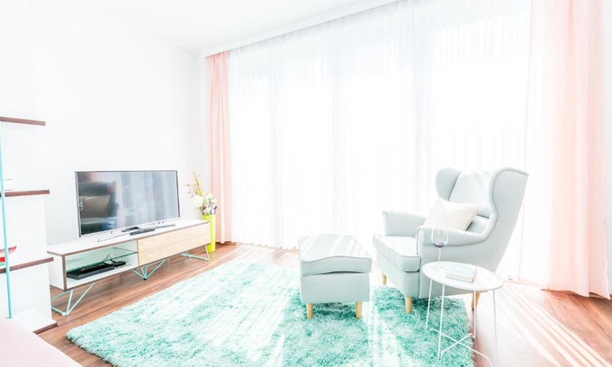 Erdberg Apartment | Discover Simtown Suite Apartments: Child-Friendly Retreat