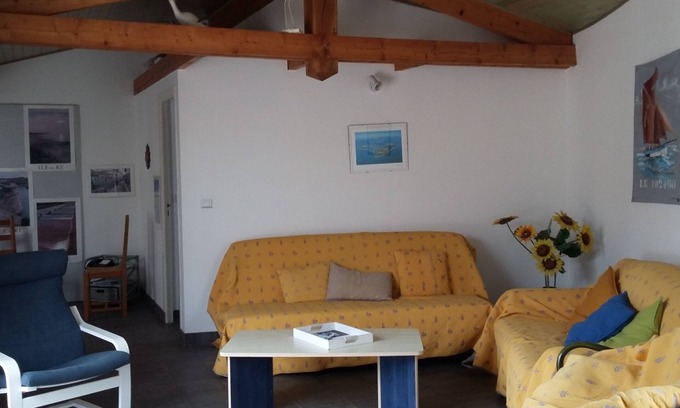 Saint-Clement-des-Baleines House | Cozy Beach Access Home with Oceanfront Views