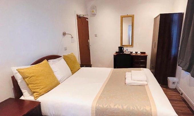 Brent House | Family-Friendly Retreat at Sinai Hotel for Memorable Stays