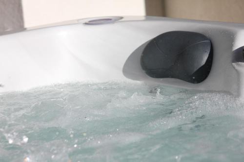 Champigneulles Apartment | Relax at Sinalospa: Sauna, Jacuzzi & Terrace Near Nancy
