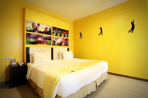 Bengkulu Hotel | Discover Sinar Sport Hotel: Family-Friendly with Pool & Dining
