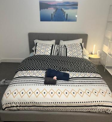 Port-Aviation Apartment | Pet-Friendly Sinclair House with Excellent Guest Ratings