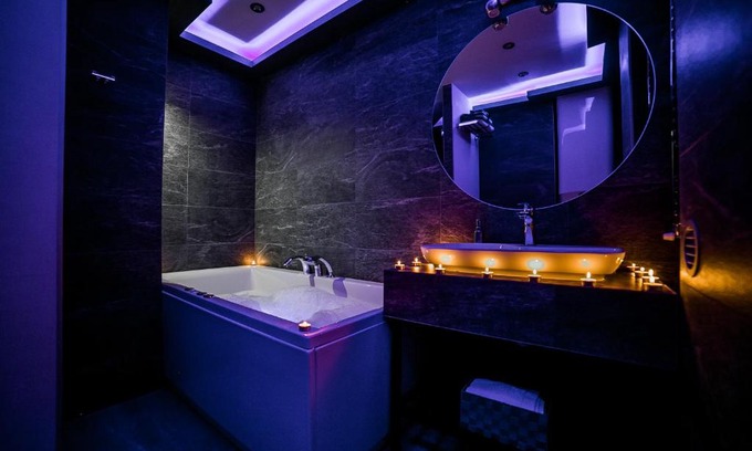 Slavija Apartment | Unforgettable Stay at Sinergija - 4-Star with Hot Tub