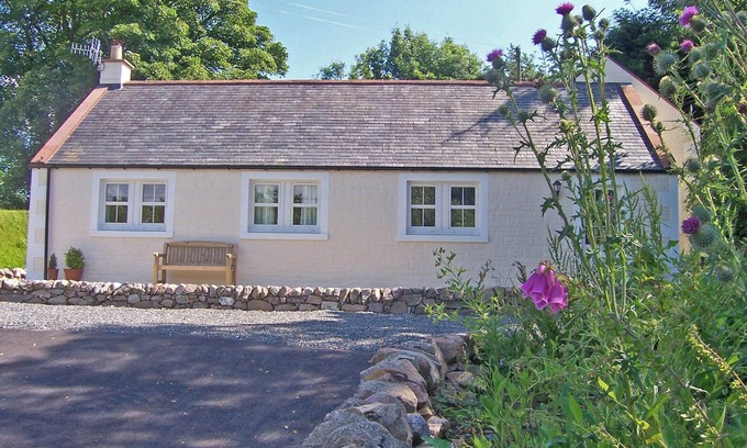 Twynholm Cottage | Cozy Cottage for 4/6 near Kirkcudbright with Lake View