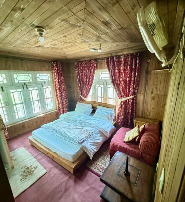 Skardu House | Singay Homestay: Guest Rated 10/10 with Pet-Friendly Amenities