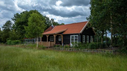 Gorredijk Ski Chalet | Discover Singelstate het Tuinhuis: Pet Friendly Retreat
