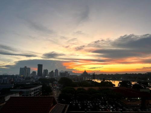 Kuching Apartment | Discover Singgahan @ Kuching Riverine Diamond - 4-Star Comfort