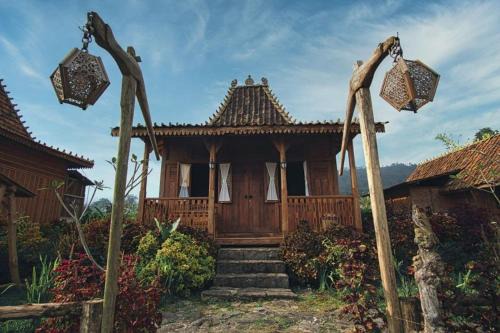 Kertek Hotel | Cozy Singgasana Villa & Resto: Family-Friendly with Breakfast