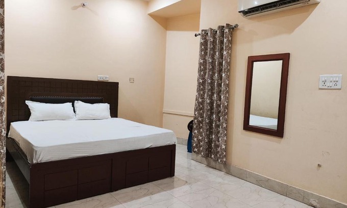 Varanasi House | Family-Friendly Stay at Singh's Delight for Your Getaway