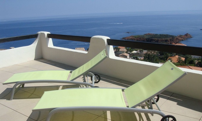 Antheor Apartment | Top-Rated Apartment in Oceanfront Chalet with Pool & Kitchen