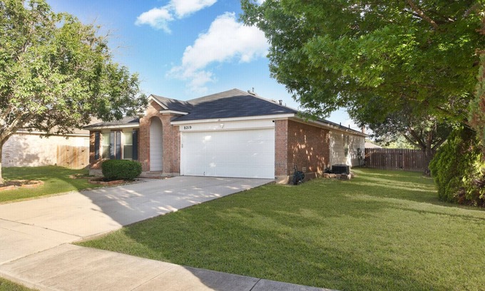 Selma House | Convenient Pet-Friendly Getaway Near New Braunfels & SA