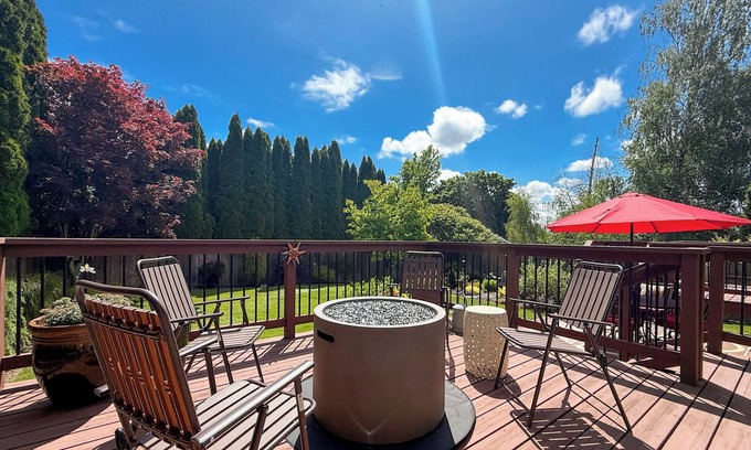 Dundee House | Cozy Rustic Retreat: Guest Rated 9.8 in Downtown Dundee