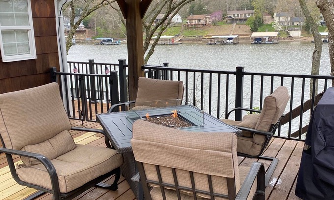 Roach House | Tranquil Lakeside Retreat with Child-Friendly Amenities