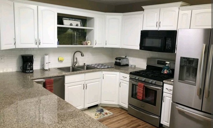Layton House | Exceptional Single Level Home in East Layton with Breakfast