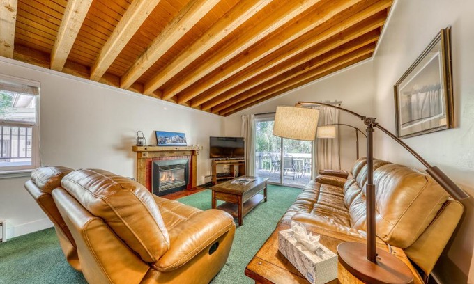 Sun Valley Apartment | Comfortable Single Level Ranch Condo with Pool & Hot Tub