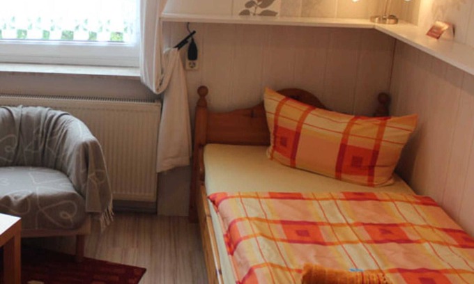 Lutherstadt Wittenberg Apartment | Cozy Ocean View Room at Gästehaus Wolter - Guest Rated 9/10