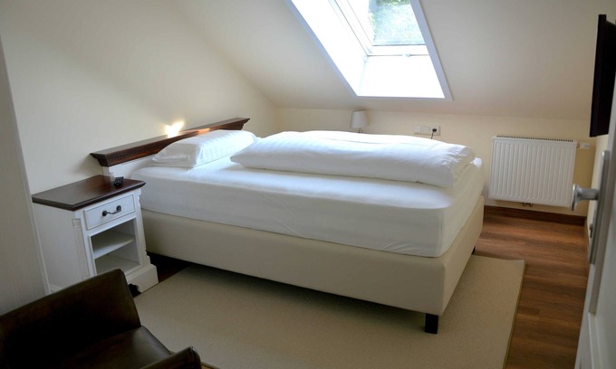 Neustrelitz Cottage | Cozy Single Room 7 at Wildhof - Pet Friendly & Breakfast